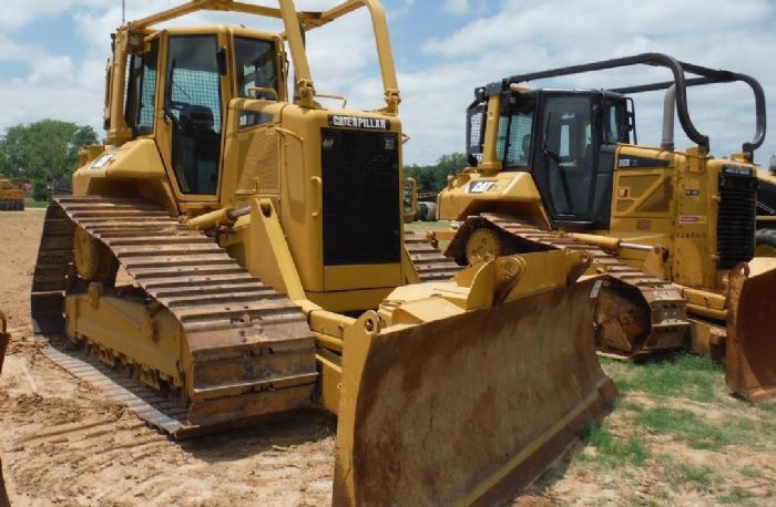 BULLDOZER CATERPILLAR-KOMATSU